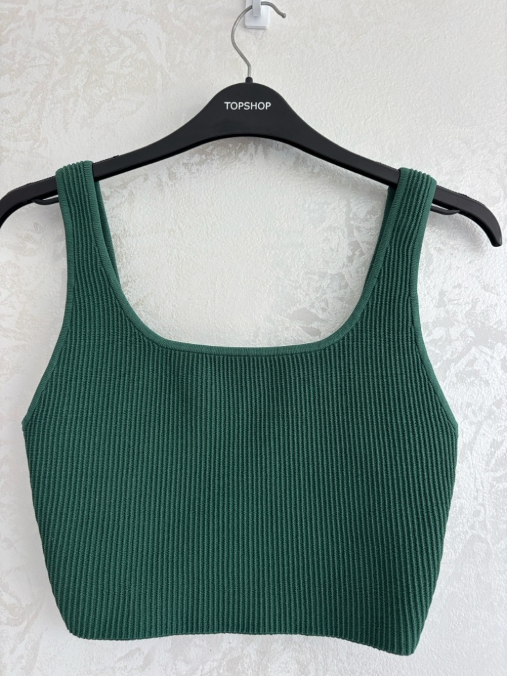 Aritzia Babaton Sculpt Knit Squareneck Cropped Tank size S in forest green
